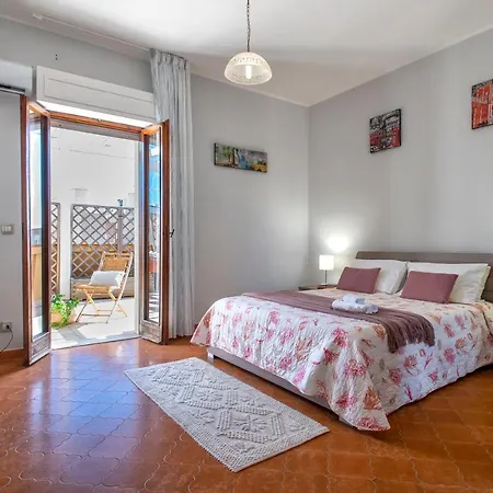 Lungomare Garibaldi - Attico A Due Passi Dal Mare Apartamento