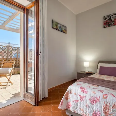 Lungomare Garibaldi - Attico A Due Passi Dal Mare